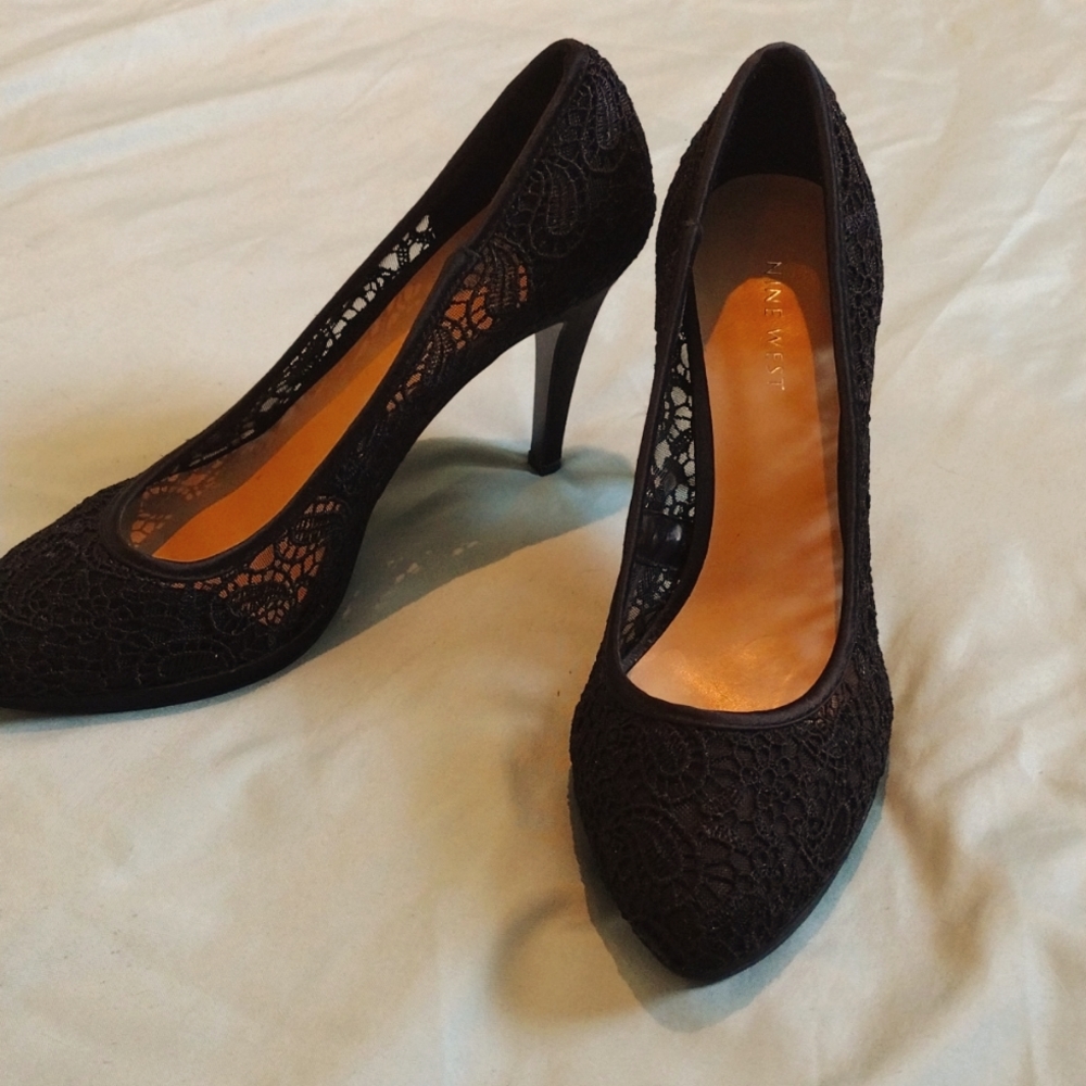 Nine west ladies 8.5 ( us) lace black 4inch heels